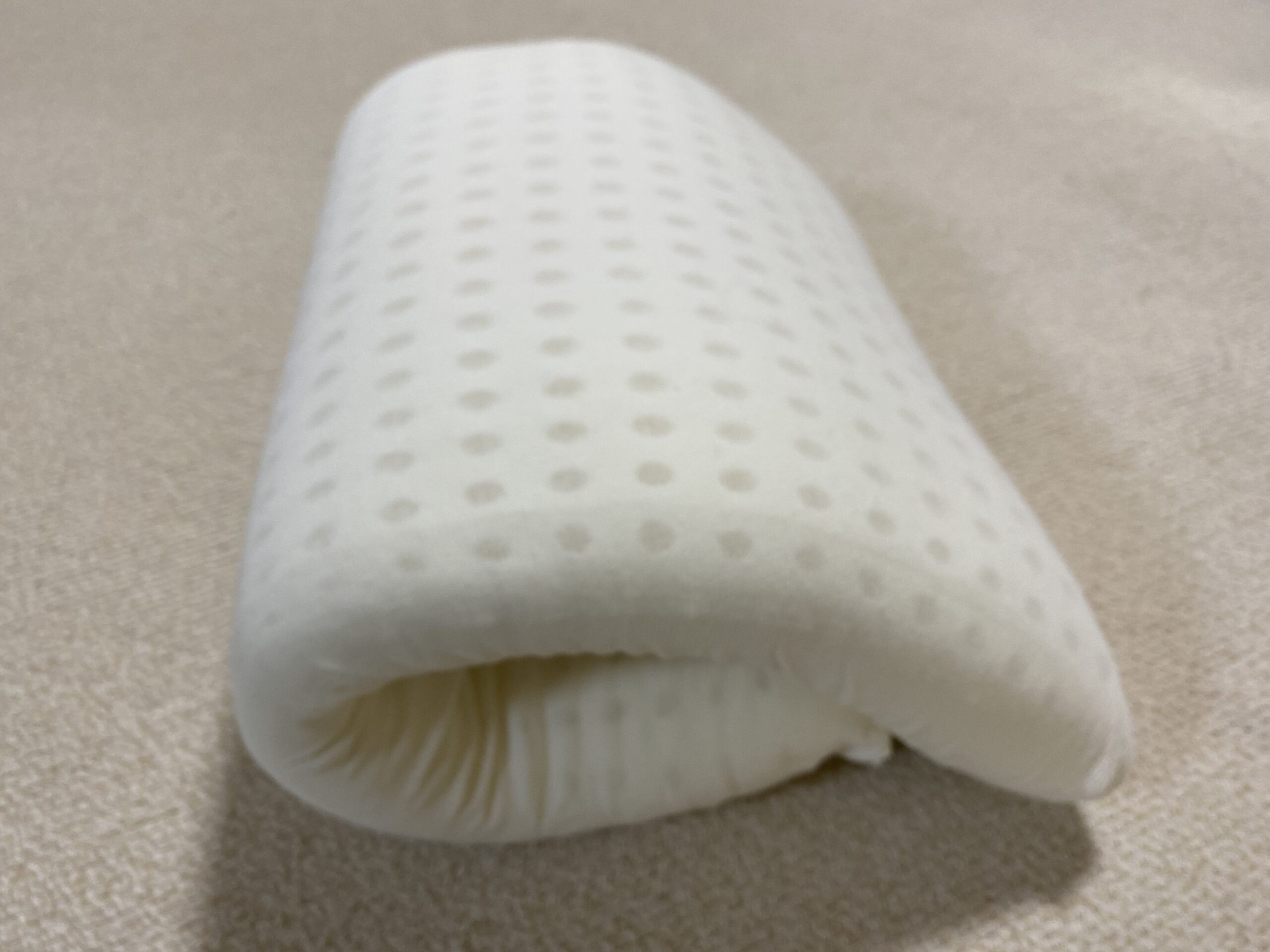 マニフレックス ピローグランデ ロールアップ状態