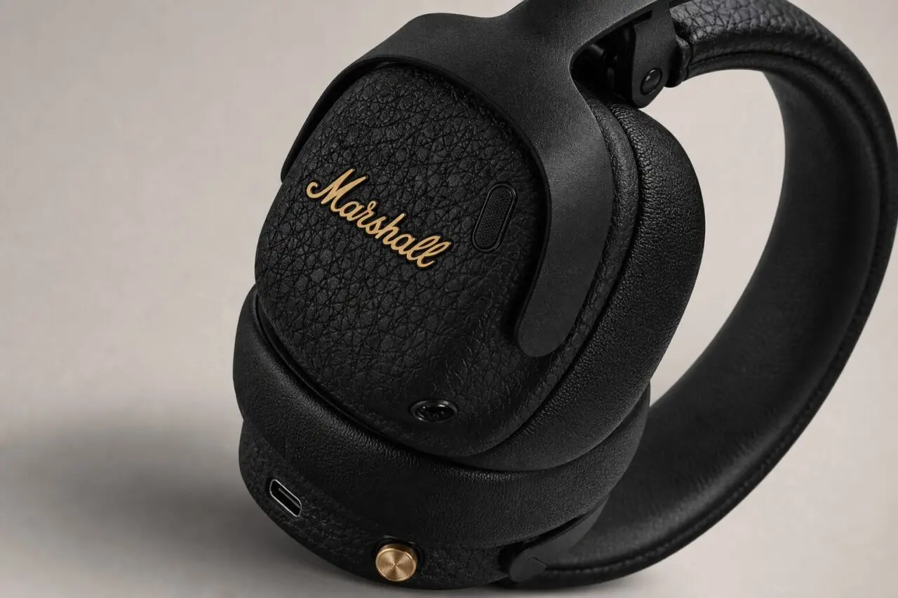 Marshall Milton A.N.C.ブラックのイヤーカップと操作部の詳細画像