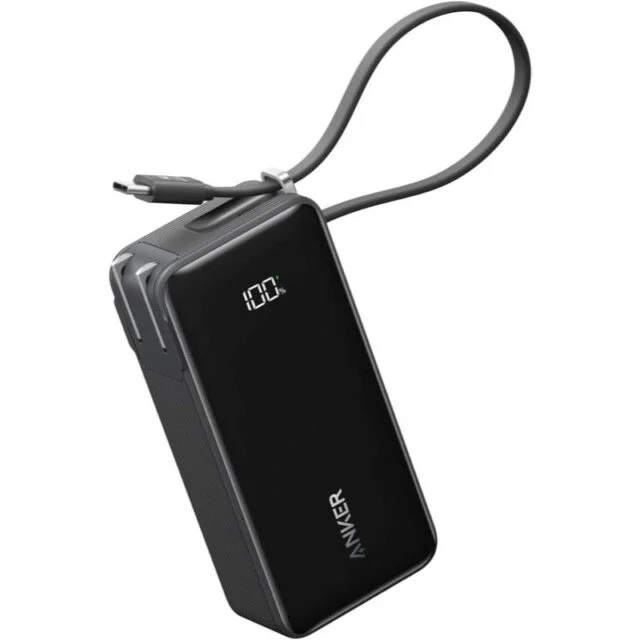 Anker Power Bank A1637ブラック。折りたたみ式プラグ、内蔵USB-Cケーブル、残量表示を確認できる