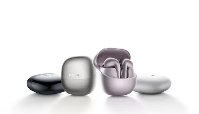 Xiaomi Buds 6 の4色の充電ケースとイヤホン