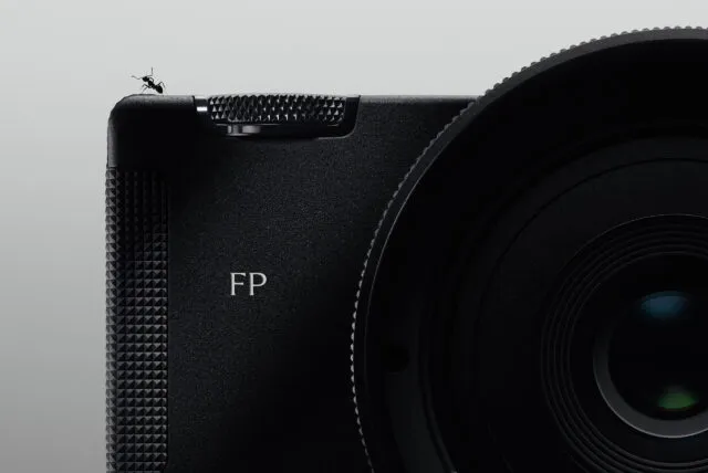 Sigma FP2 正面のアップ（公式画像）