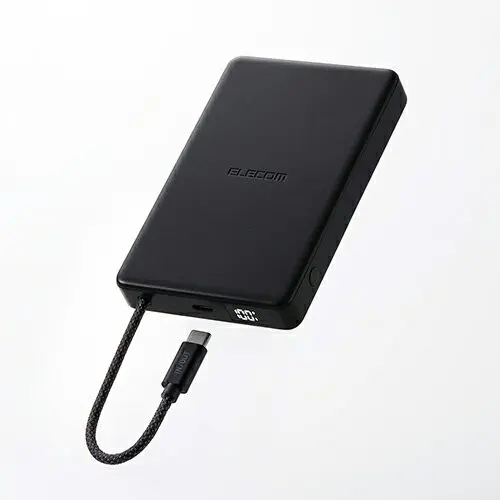 DE-C84-10000BKのエレコム公式店掲載画像。本体につながるUSB-C一体ケーブル。