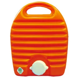 タンゲ化学工業 立つ湯たんぽ 2.6L。オレンジ色の樹脂製湯たんぽ